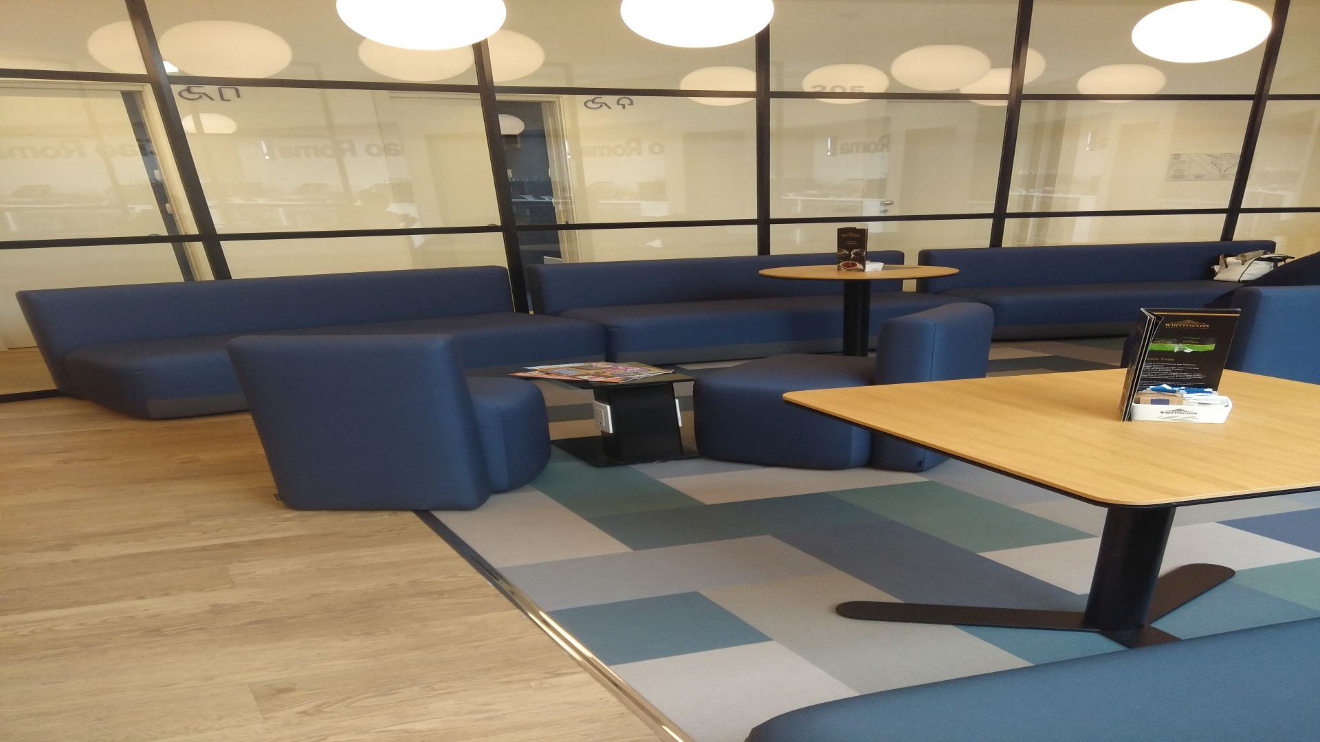 Hello Sky Air Rooms & Lounge