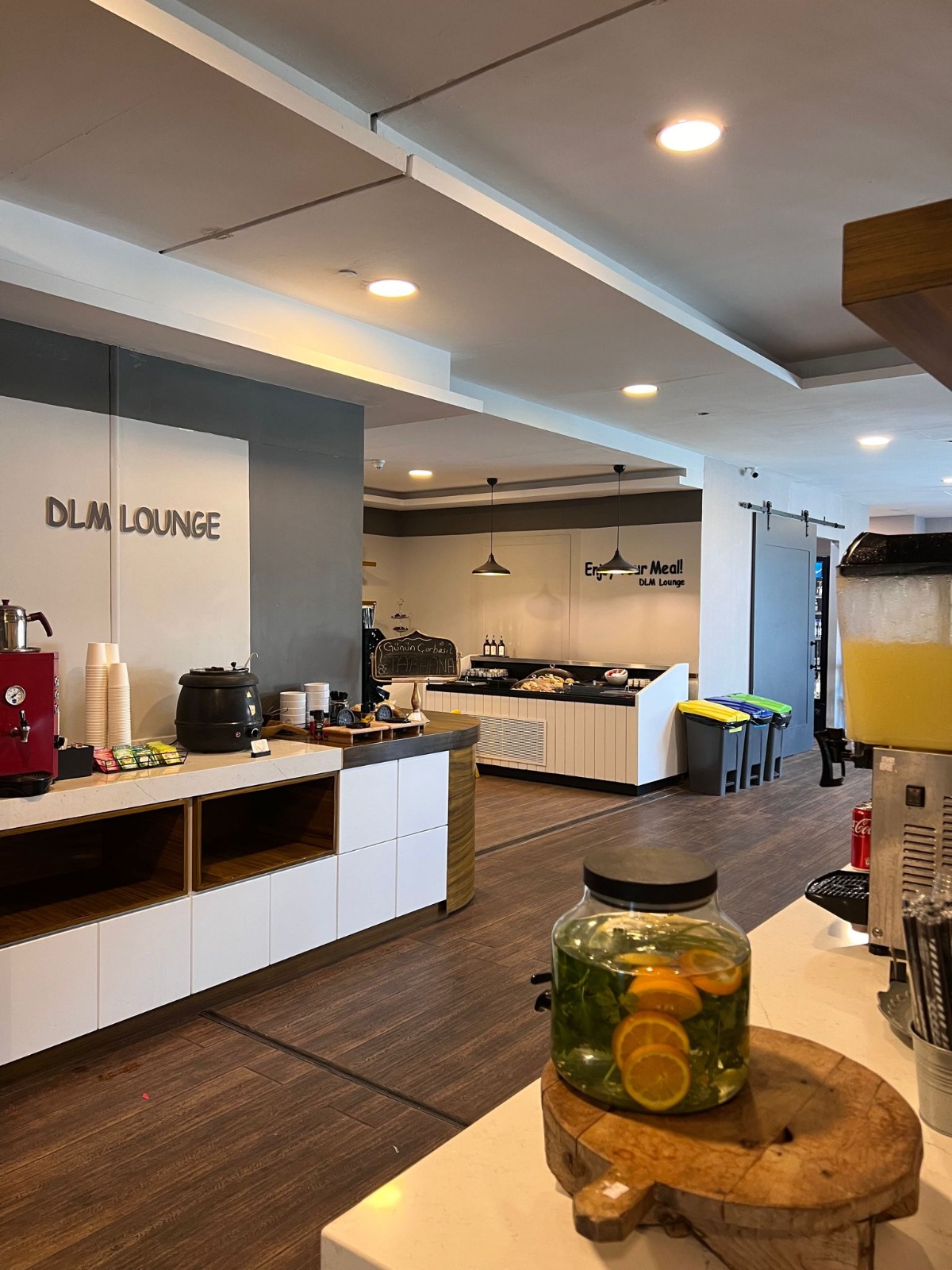 DLM Lounge