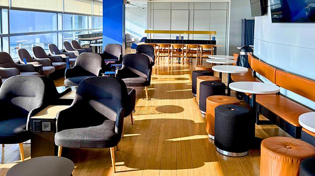 Wingtips Lounge Chicago