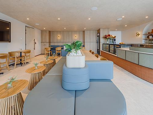 Plaza Premium Lounge (International Departures) (3-6hr stay)