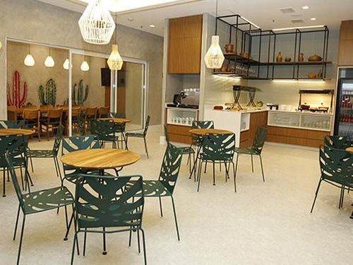Advantage VIP Lounge Domestic