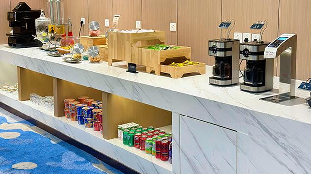 First Class Lounge 2