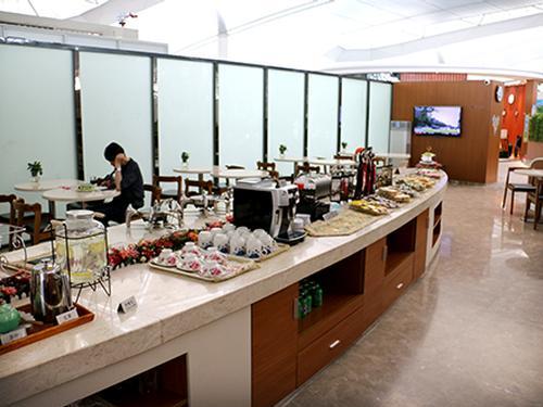 First Class Lounge V7