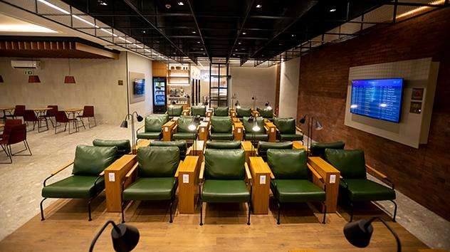 Advantage VIP Lounge + Fast Track