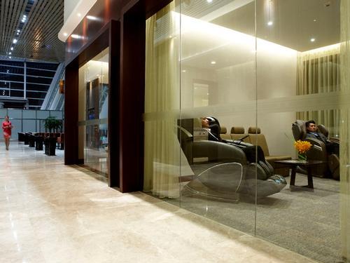 First/Business Class Lounge