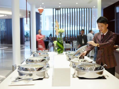 First/Business Class Lounge