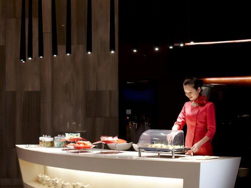 First/Business Class Lounge