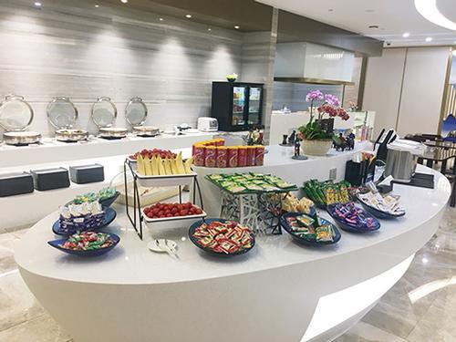 First Class Lounge