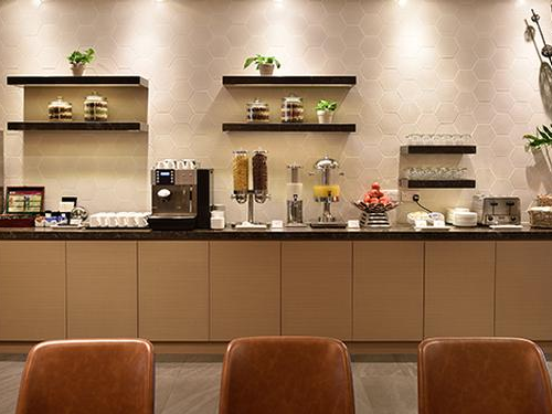 Plaza Premium Lounge (3-6 hour stay)