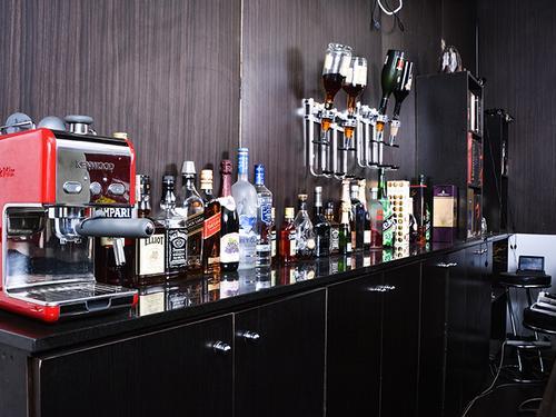 @9tysix Lounge