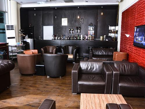 @9tysix Lounge